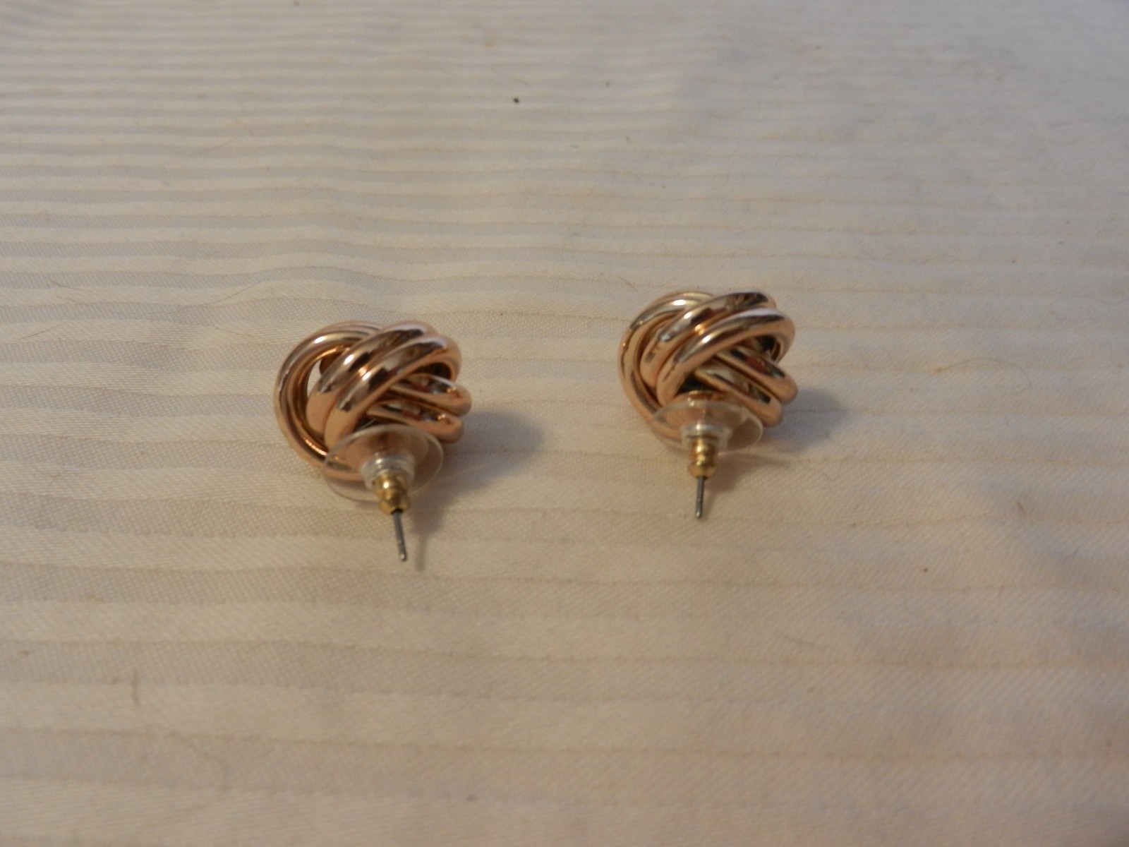 Women’s Gold Tone Metal Large Knot Style Pierced Earrings