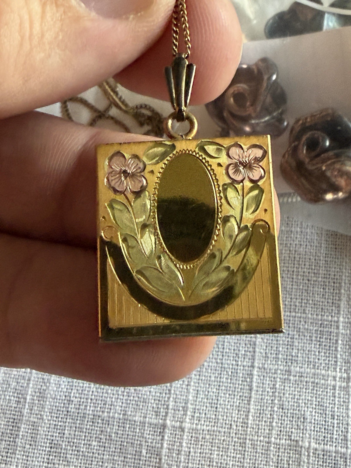 Bedford 1/20th 12K Gold Filled Floral Picture Frame Pendant