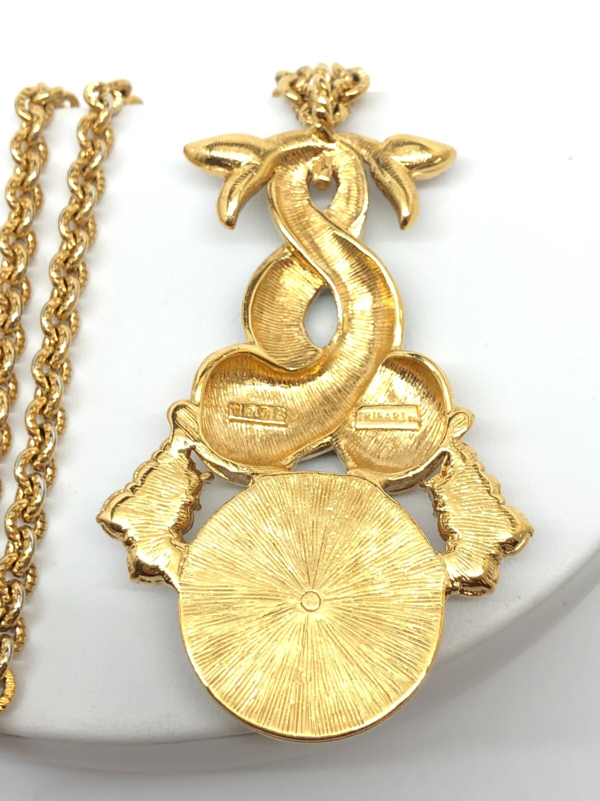 Vtg Trifari TM Double Fish Necklace Green Enamel Gold tone Faux Mabe Pearl 32”