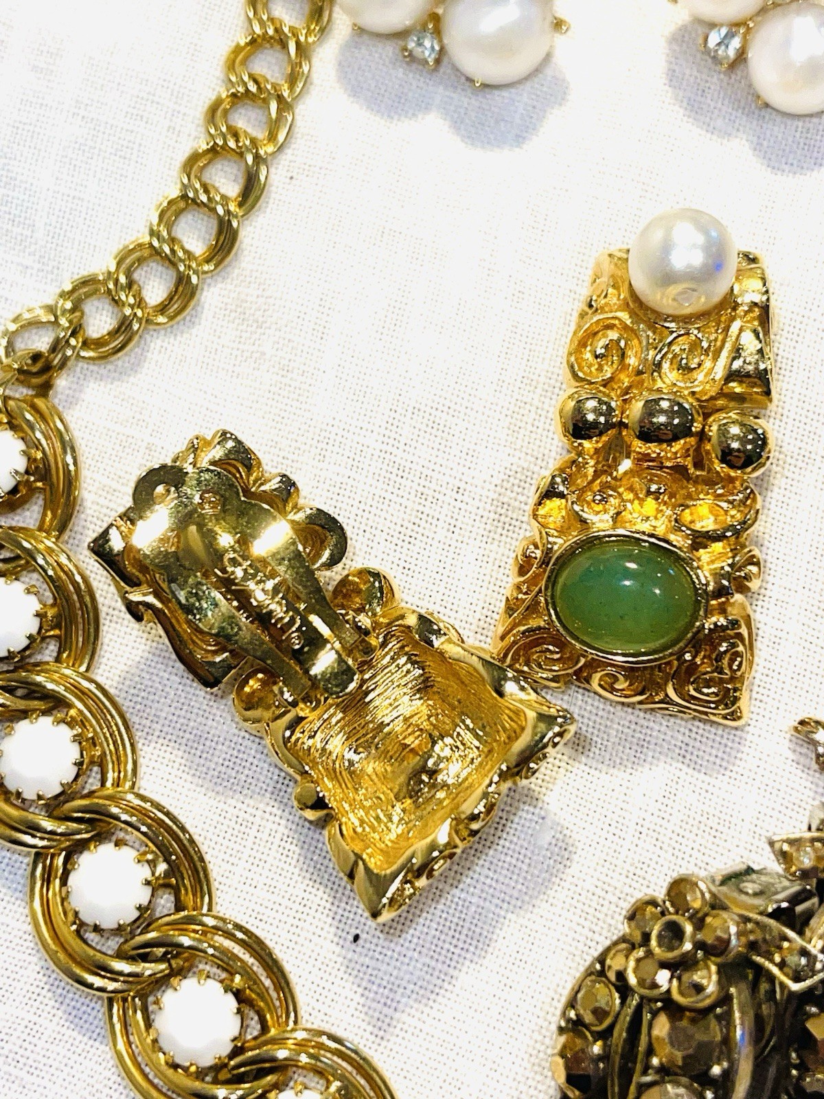LARGE VINTAGE JEWELRY LOT CROWN TRIFARI GIVENCHY ELGIN HOBE ST JOHN LISNER MORE!
