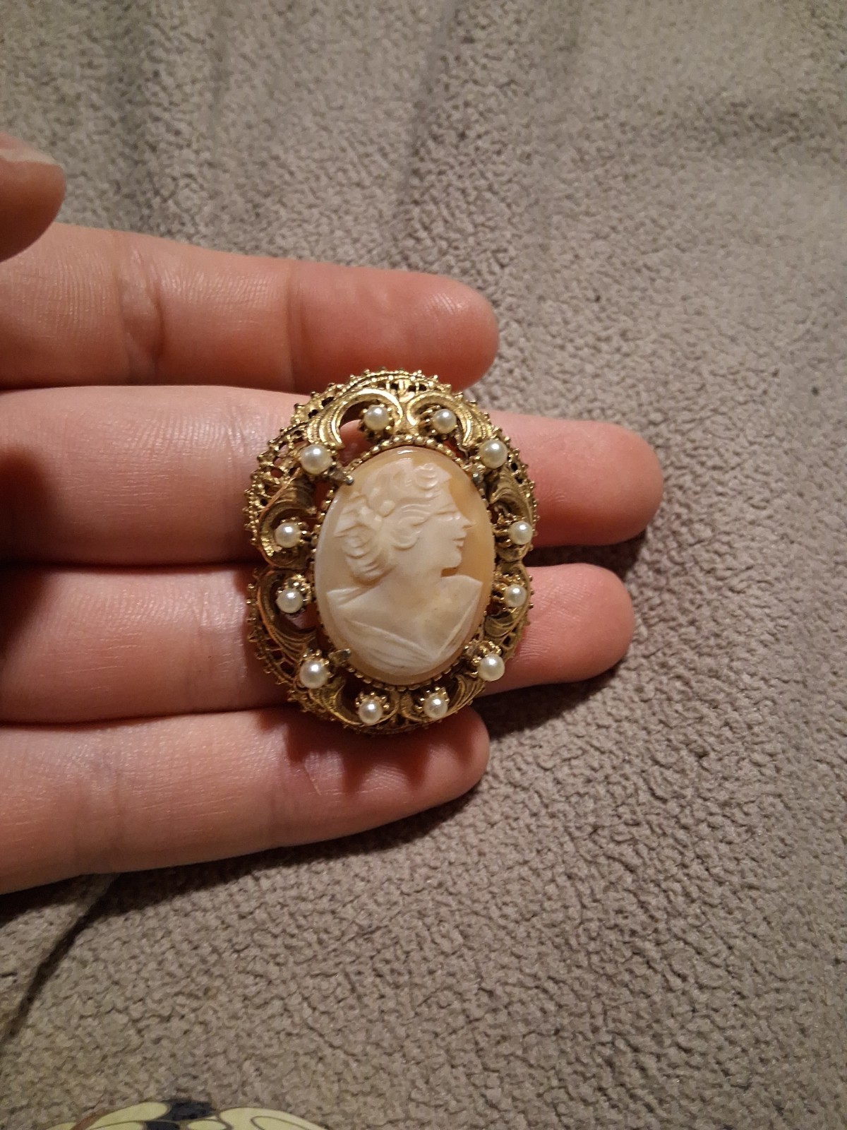 Vintage Florenza Cameo Brooch Pendant Gold Tone