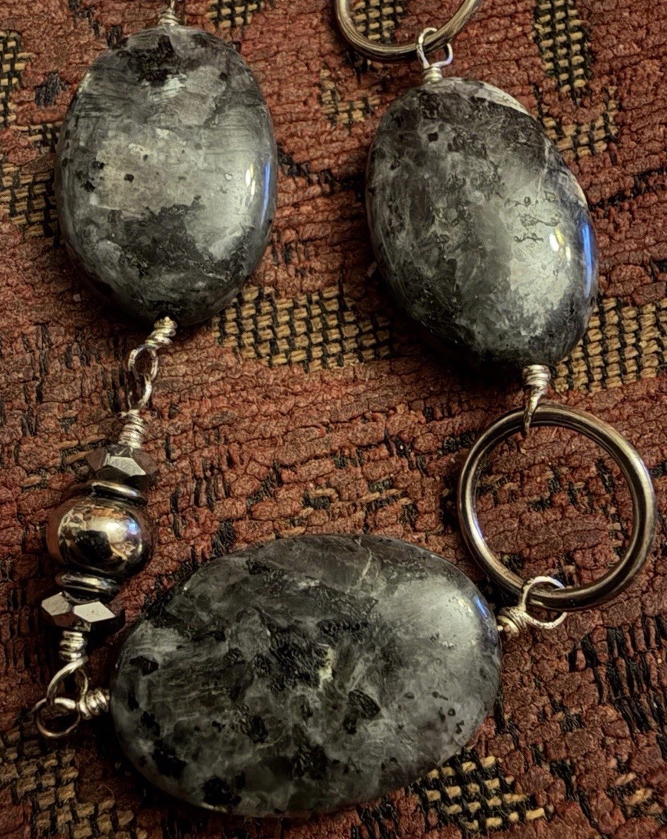 Vintage Labradorite Necklace Mixed With Silver Tone Metals And Faceted Beads.