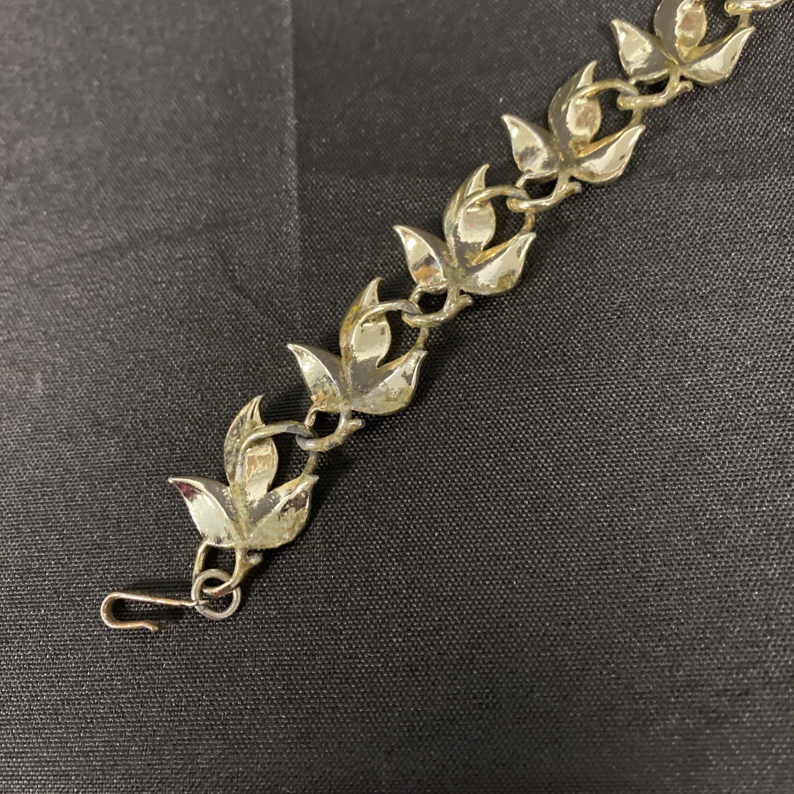Coro Vintage White Enameled Leaves Necklace 17″