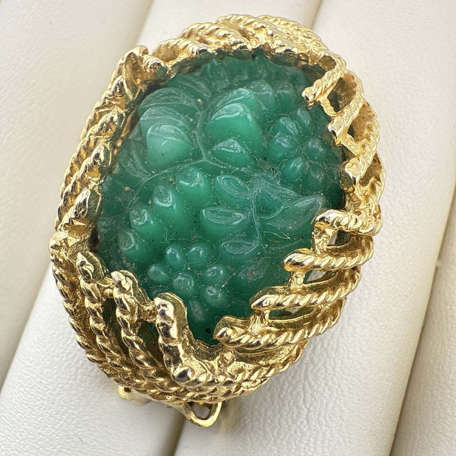Vintage Earrings Green Peking Imitation Jade Gold Tone Molded Flower CLIP ON