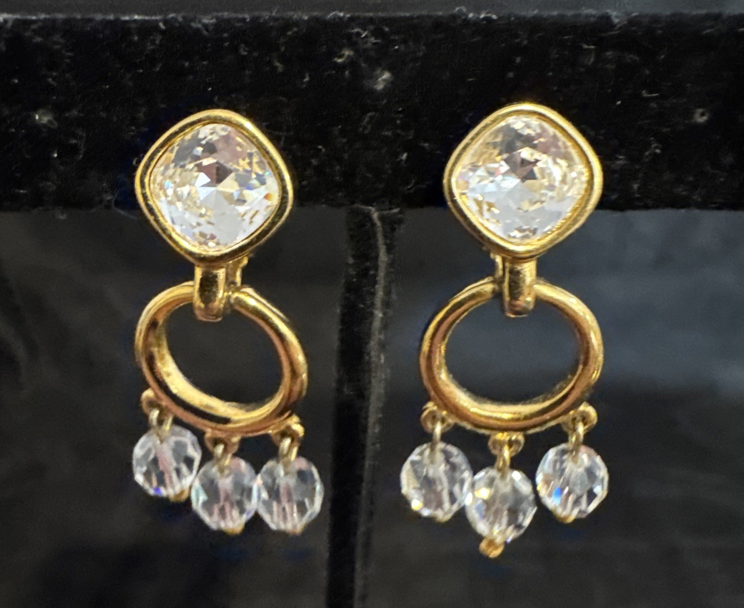 Vintage Swarovski Crystal Rhinestones Gold Tone Teardrop Earrings Clip on
