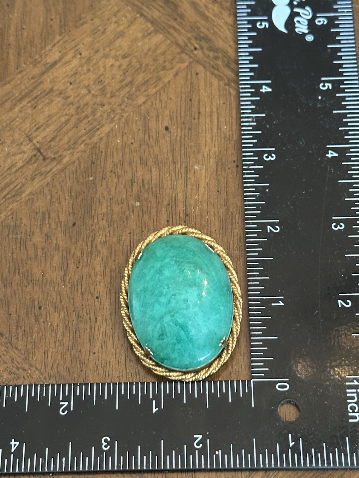 Vintage Faux Jade Green Cabochon Oval Brooch Gold Tone Nice!