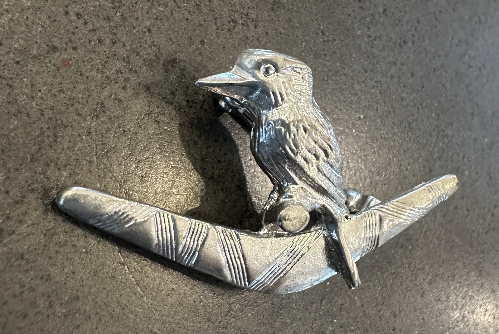 Vintage Kookaburra Sitting On A Boomerang Silver Tone 1.5″ Brooch Pin Australia