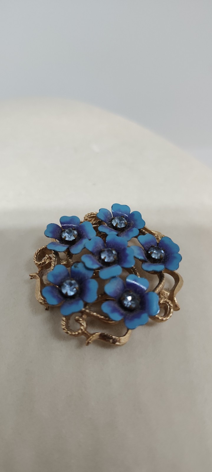 Avon VTG Blue Enamel & Rhinestone Flower Bouquet Brooch Pin Pendant Gold Tone