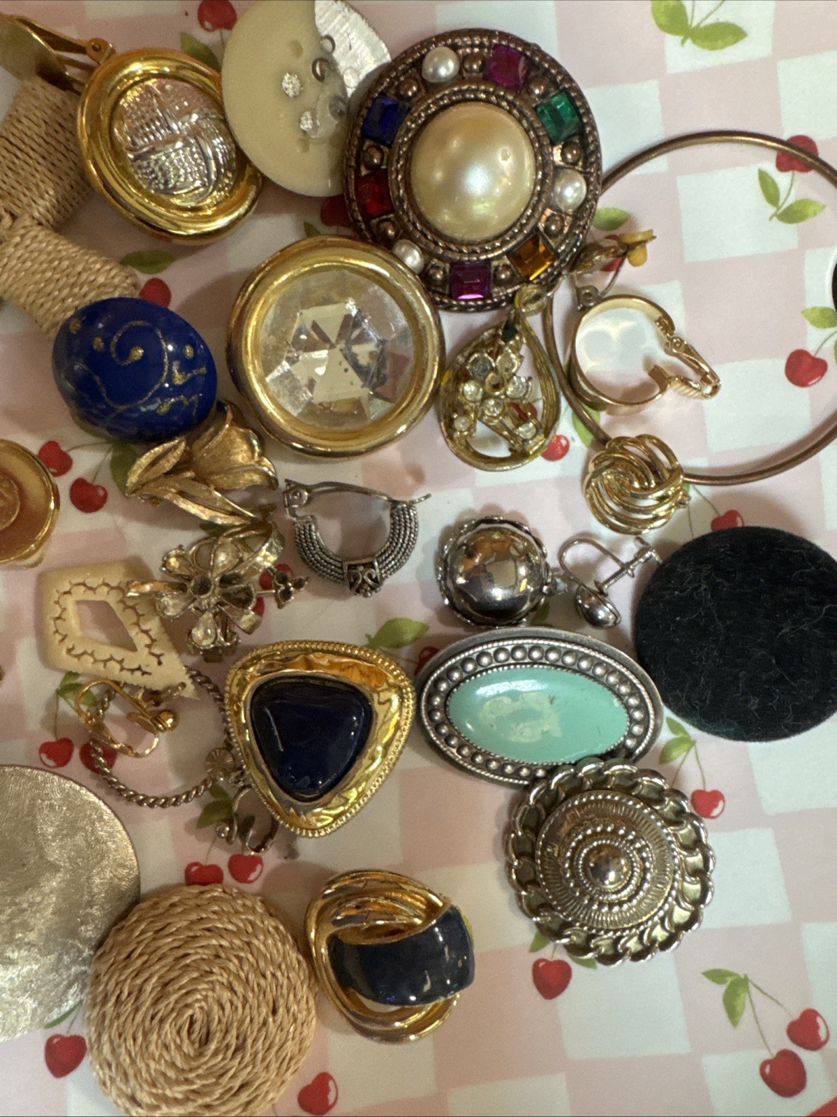 Lot Costume Jewelry 35 Single Earrings Clip On Craft Repurpose + 11 Broke Pairs
