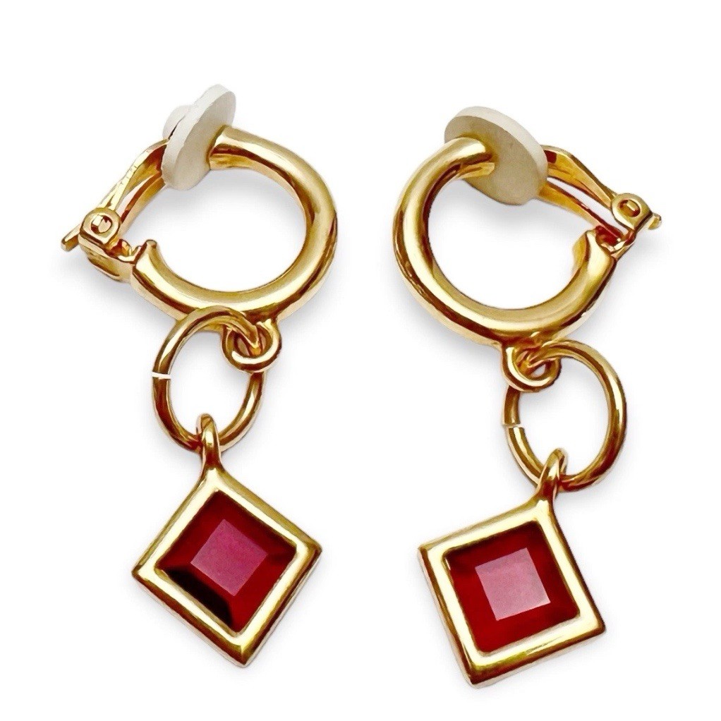 VTG Swarovski Swan Signed Red Square Bezel Set Crystal Dangle Clip On Earrings
