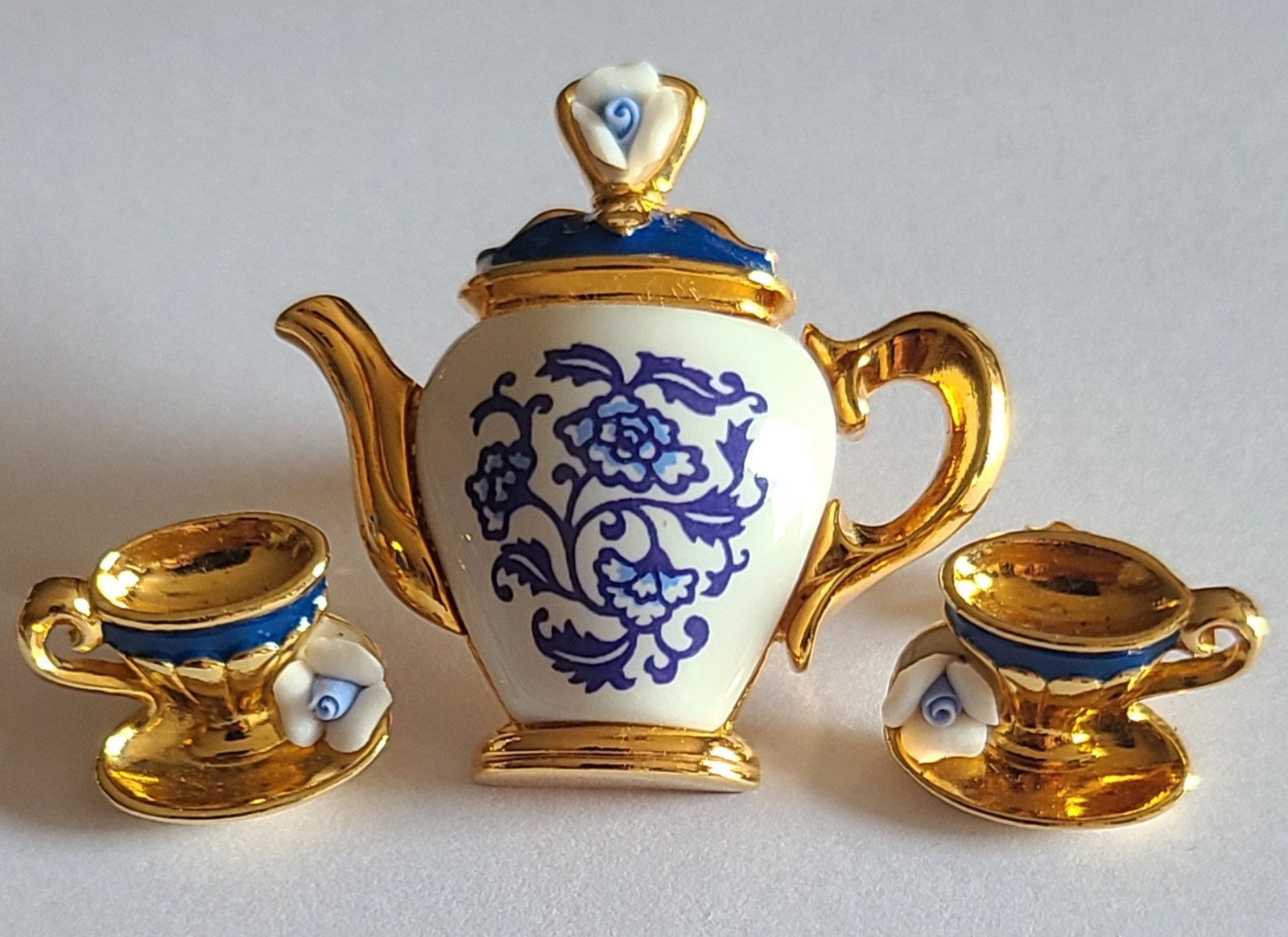 Vintage AVON Jewelry Set With Floral Porcelain Teapot Pin And Teacup Earrings