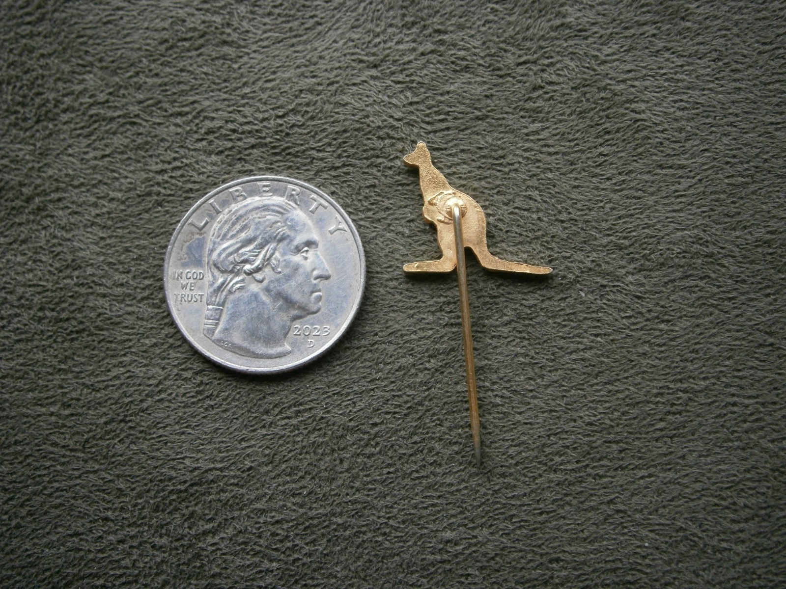 Kangaroo Australia Vintage Goldtone Stick Pin Lapel Pin 1.0g