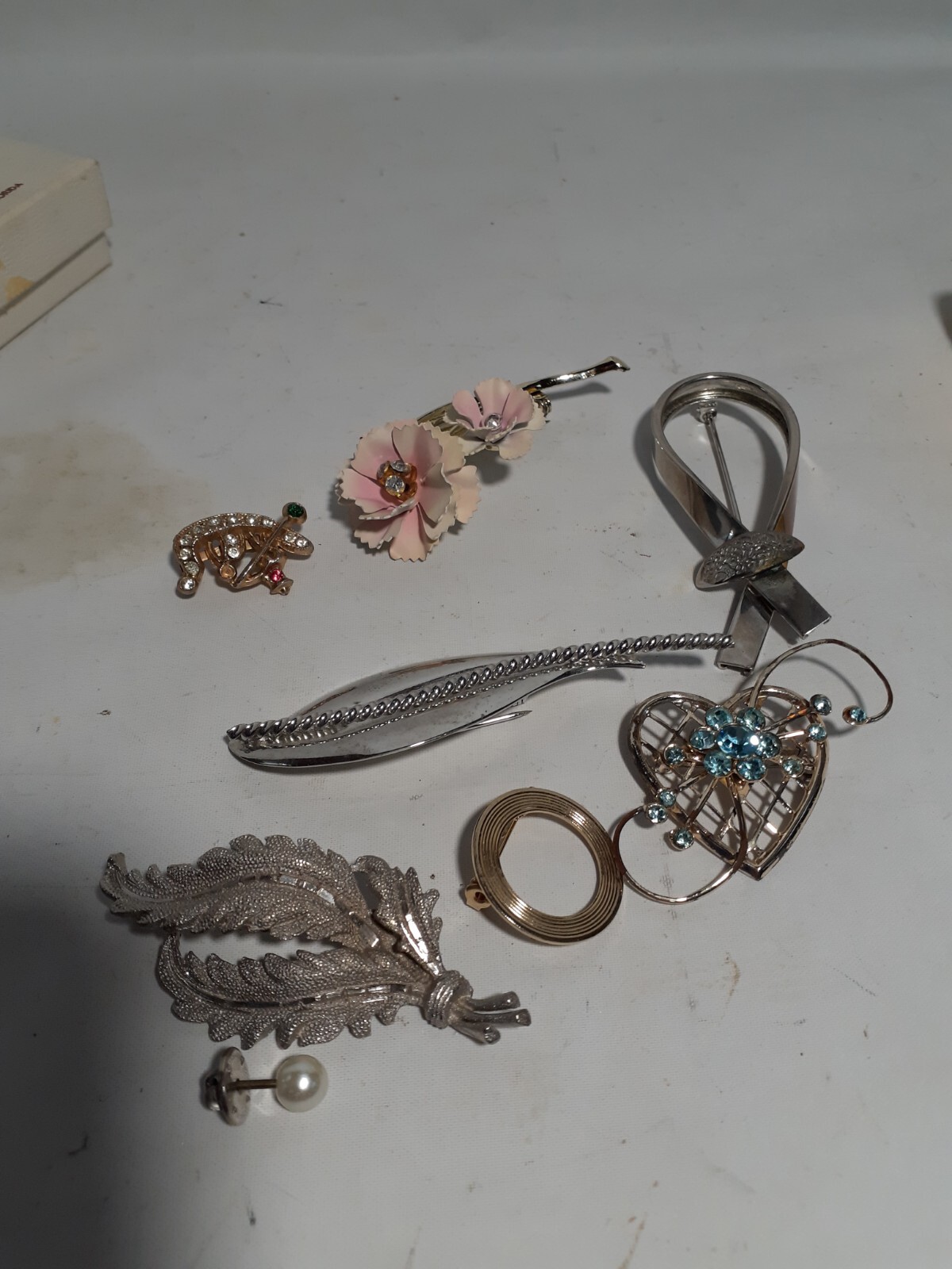 Vintage And Other Unsigned Rhinestone And Metal Brooch Pin 8 Piece Lot