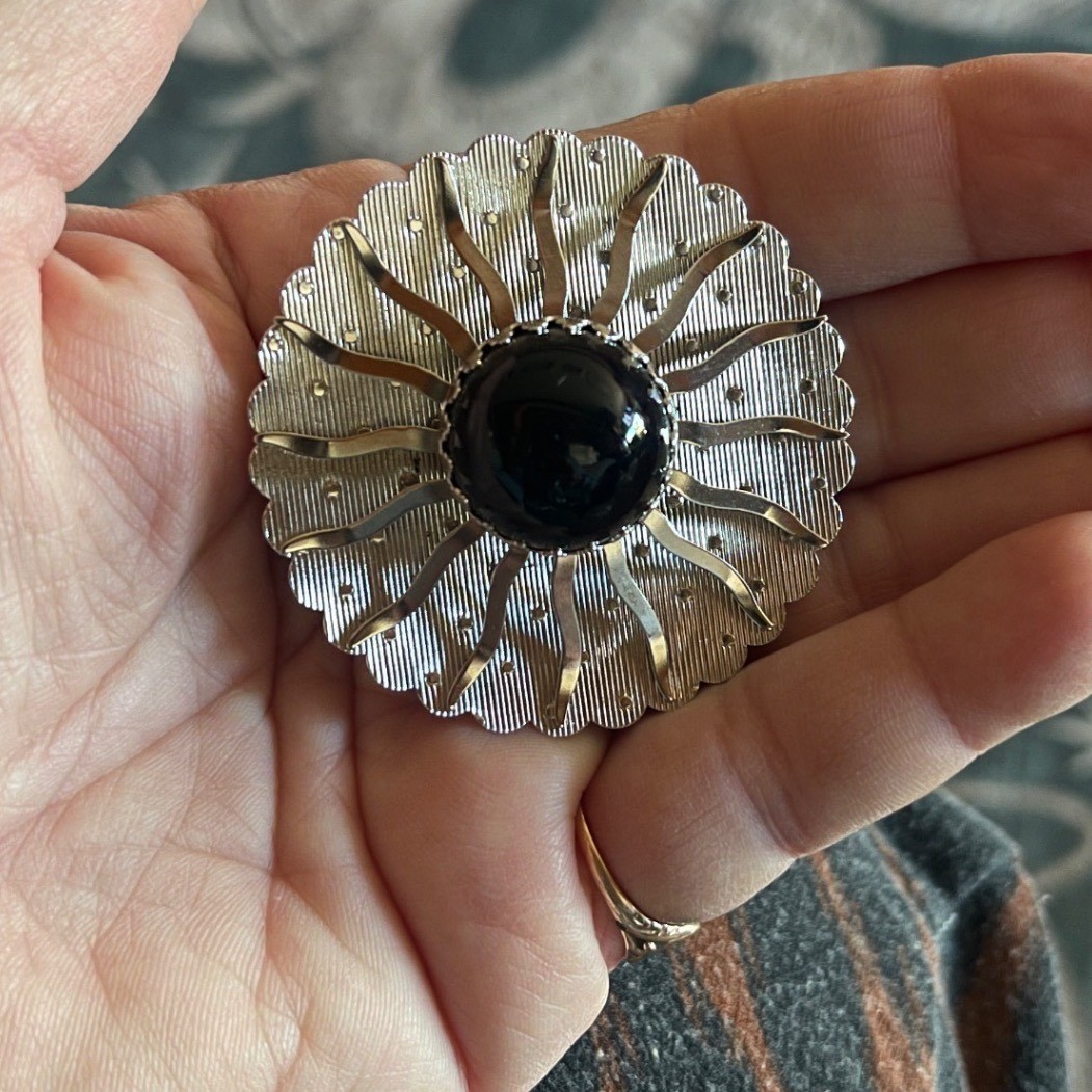 Vintage Sarah Coventry Black Cabochon Silver Tone Sunburst Brooch Pin Signed