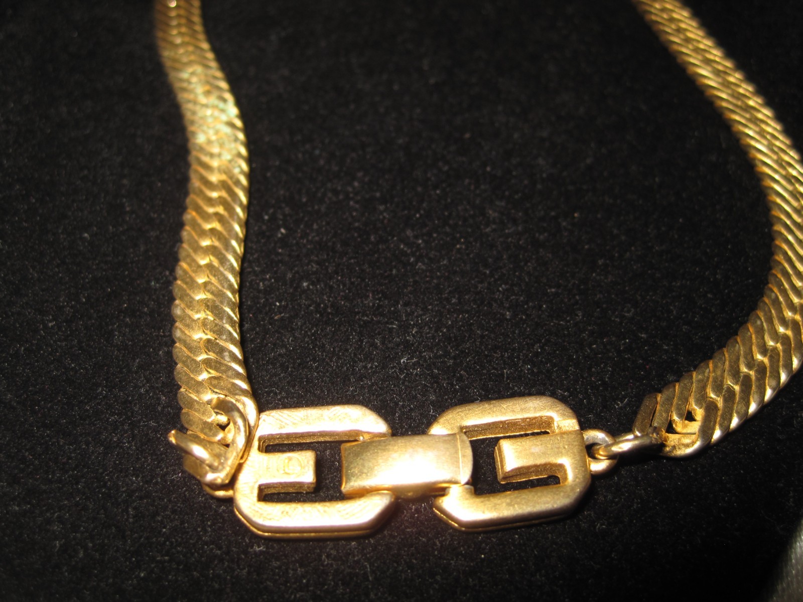 signed Givenchy gold tone herringbone flat style chain w/ double G clasp