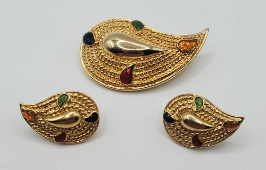 Avon Golden Textured Raindrop Brooch w/Plastic Accents & Earrings