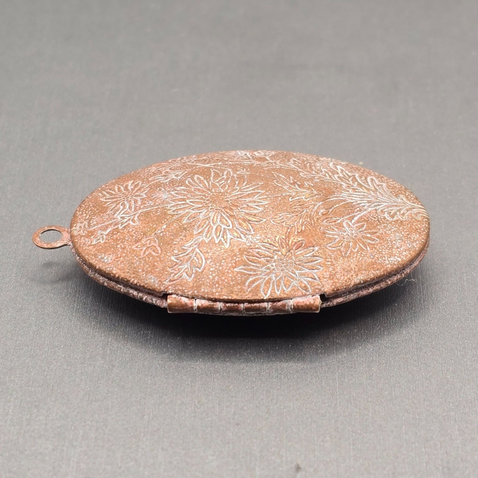 VTG Floral Engraved Oval Locket Pendant 1 5/8″ Copper Alloy Art Nouveau Revival