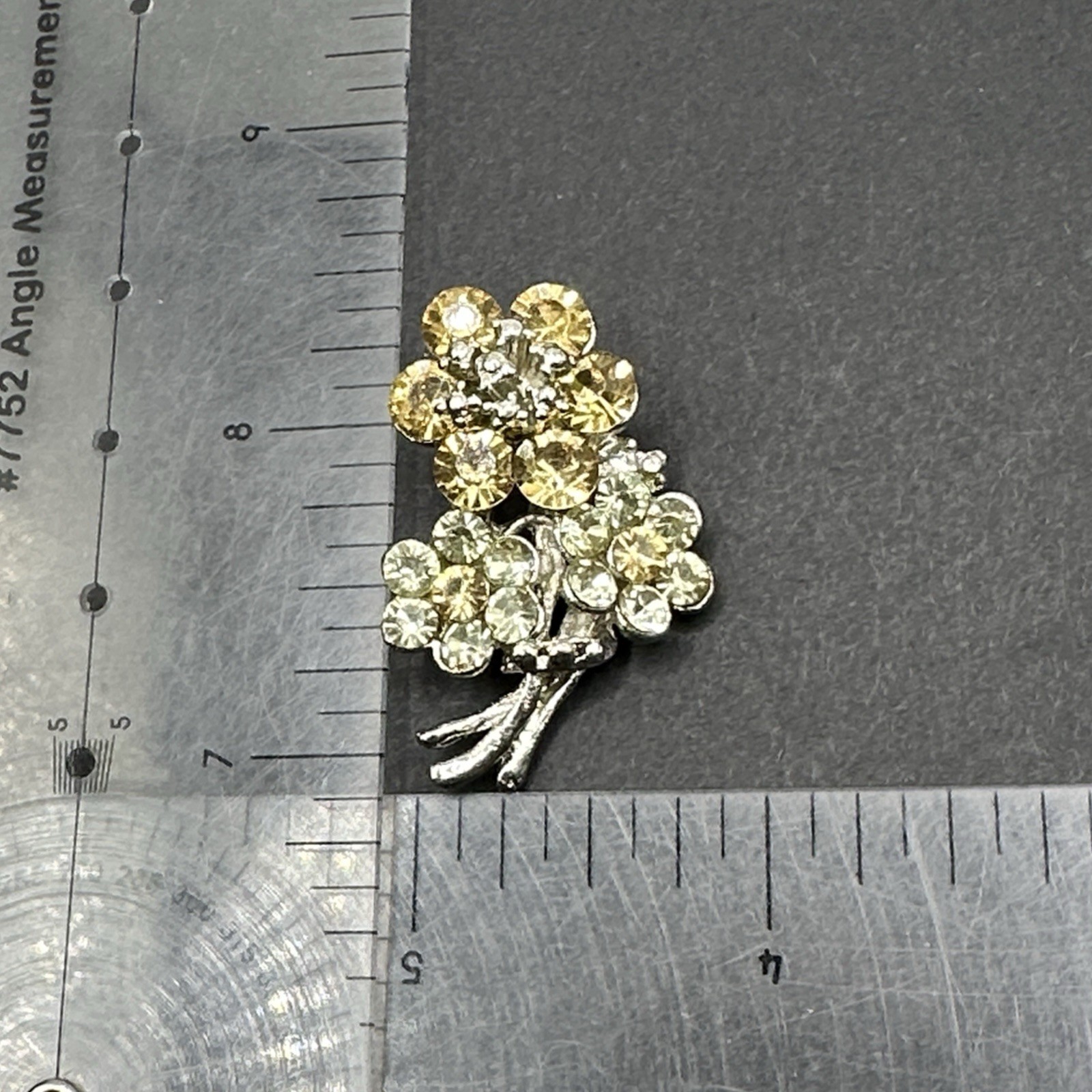 Flowers Clear Rhinestone Brooch Pin J44J