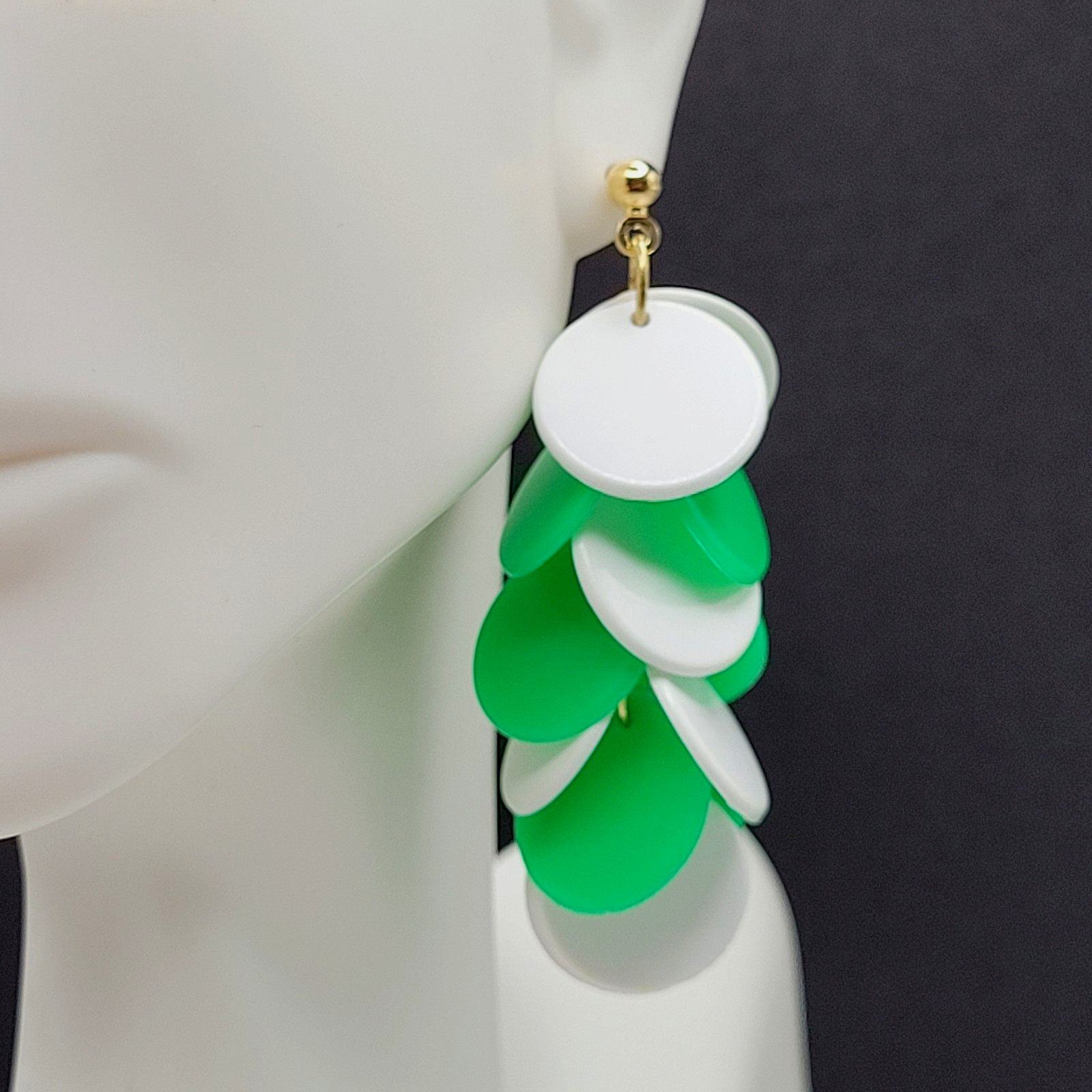 Green and White Multiple Plastic Disc Wiggly Dangle Vintage 80s Pierced Earrings