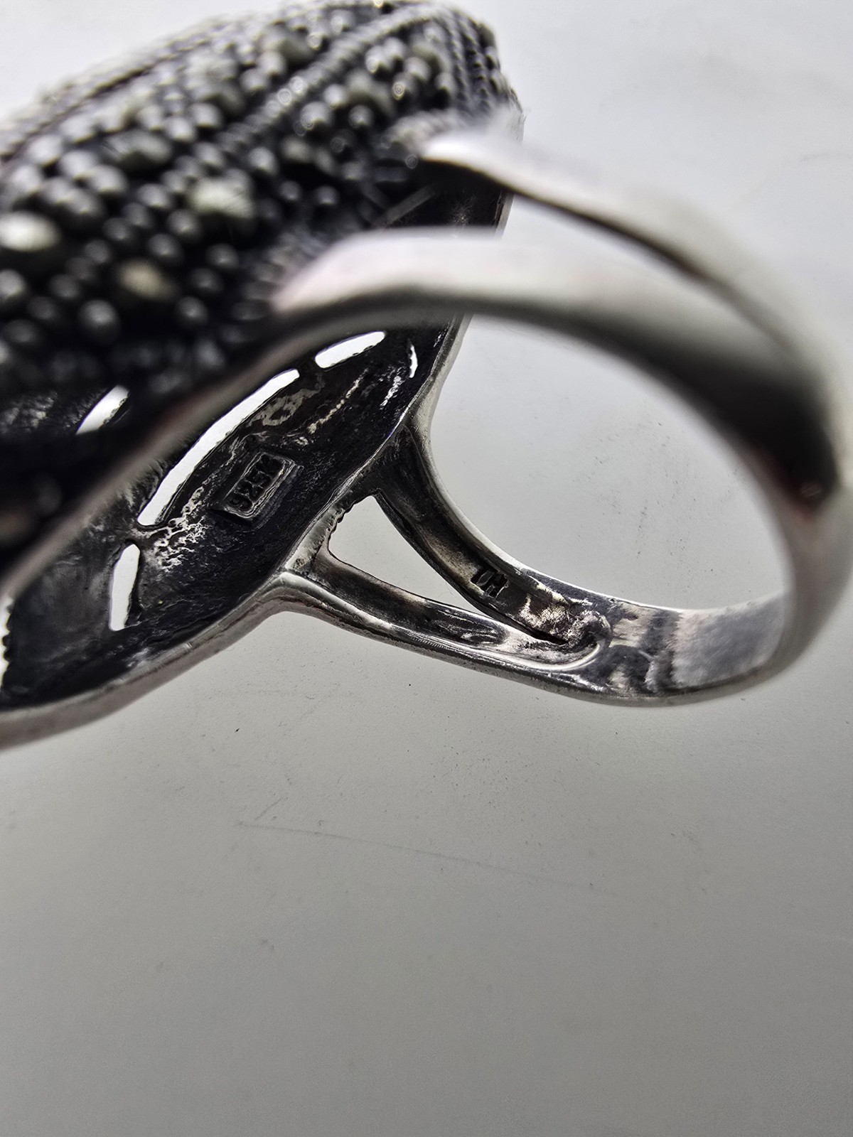 Vintage 925 Sterling Silver Marquesite Clear stone statement dome shiel ring TH