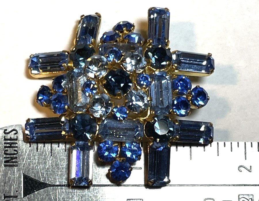 VINTAGE AUSTRIA MINT BLUE RHINESTONE TIERED STARBURST BROOCH PIN MCM JEWELRY 50S