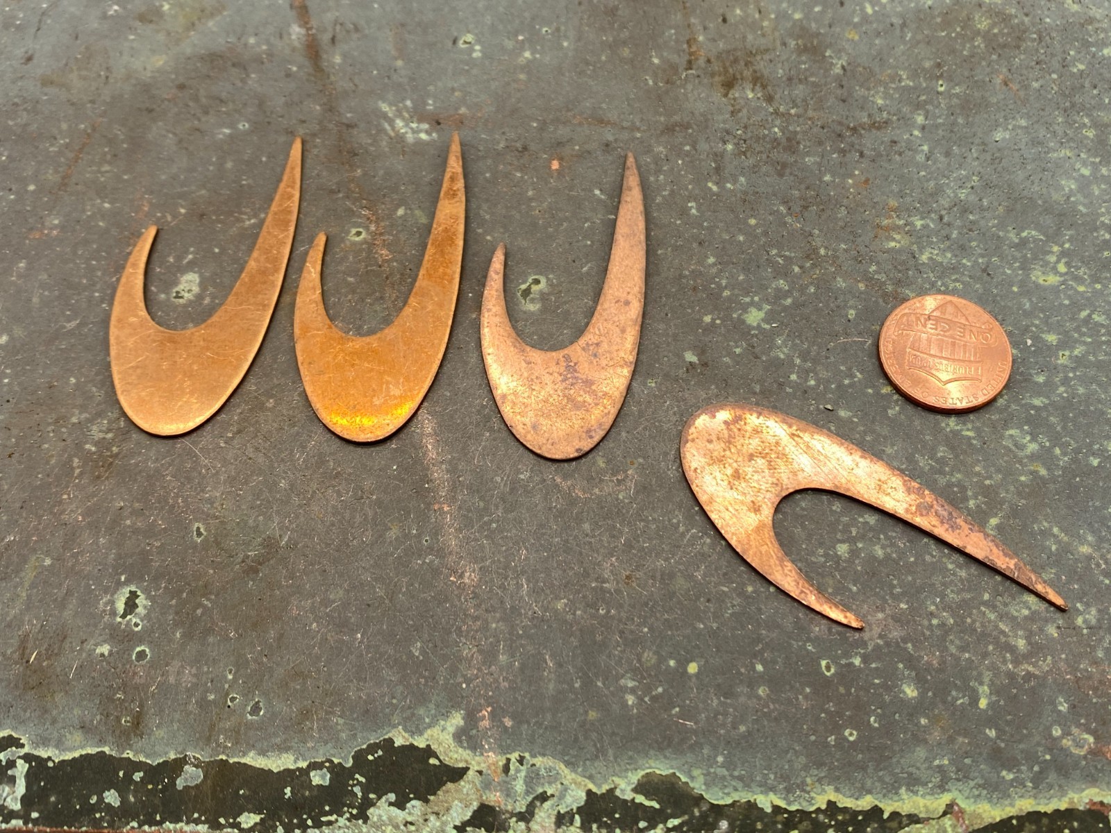 Vintage Coppered Brass Swoosh Check Stampings – 29 mm – Set of 4