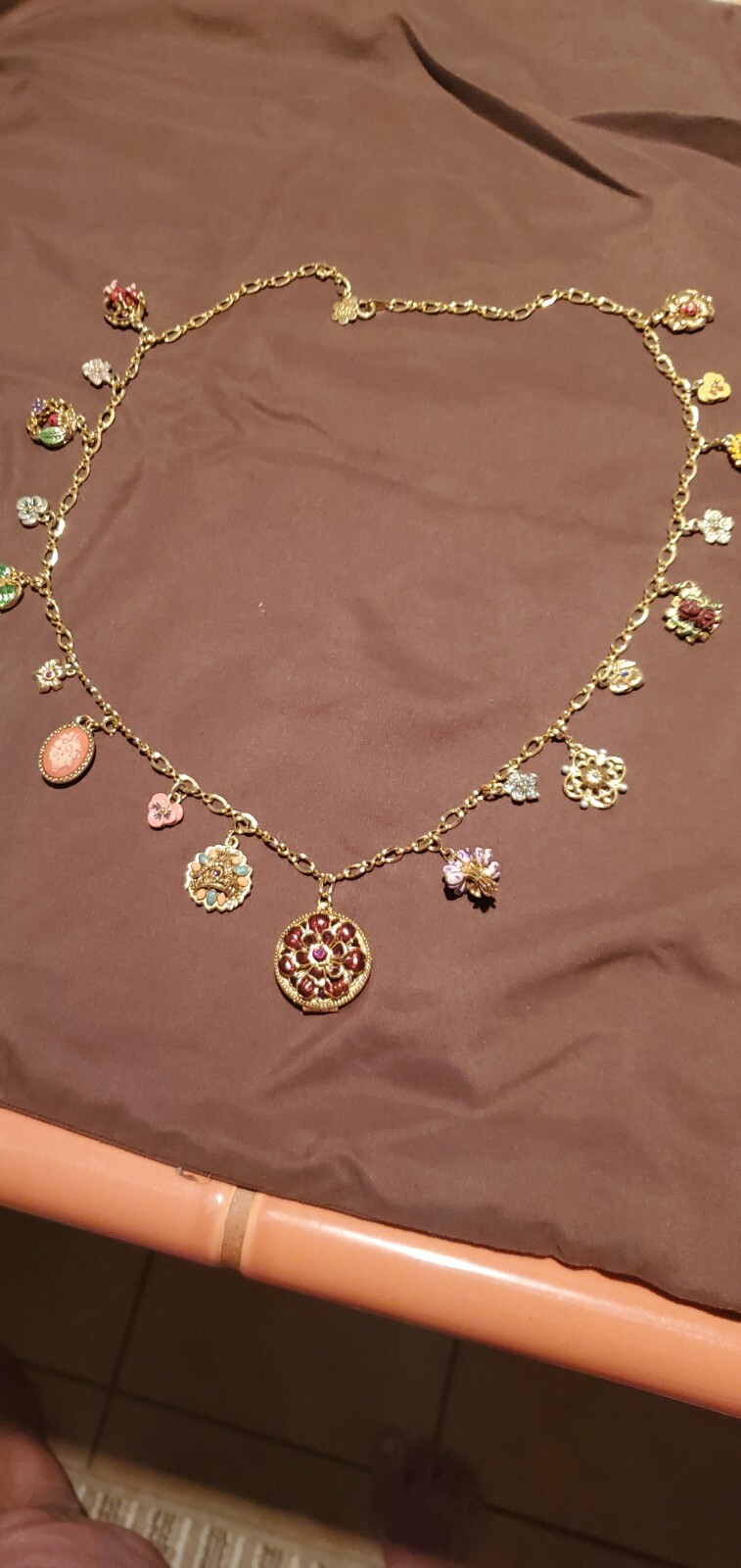 Joan river victorian language of flower locket / Jewelry Box