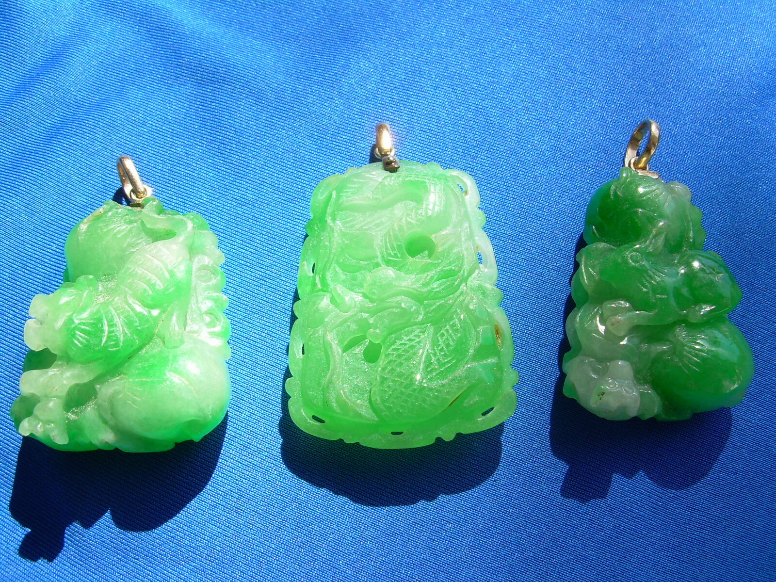 EARTH MINED Green Jadeite JADE semi translucent Pendant Lucky 18K GOLD Medallion