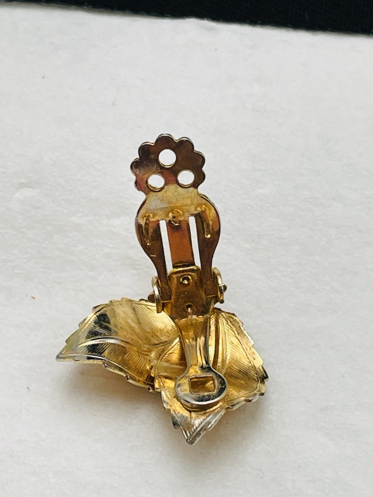 Double Leaf Gold Tone Faux Pearl Clip On Earrings Vintage Classic Elegant