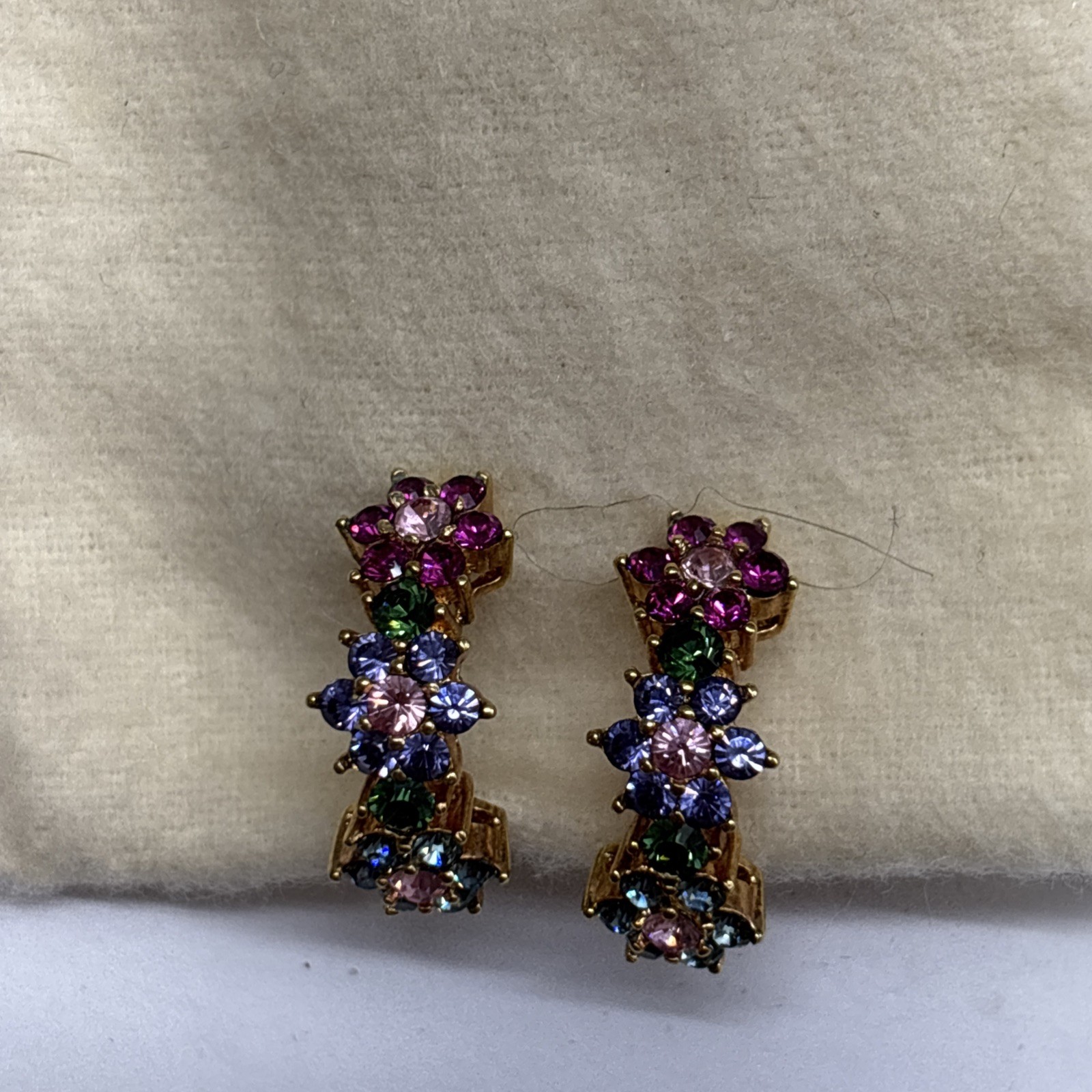 Joan Rivers Crystal/Rhinestone Clip On Earrings Flower Design￼