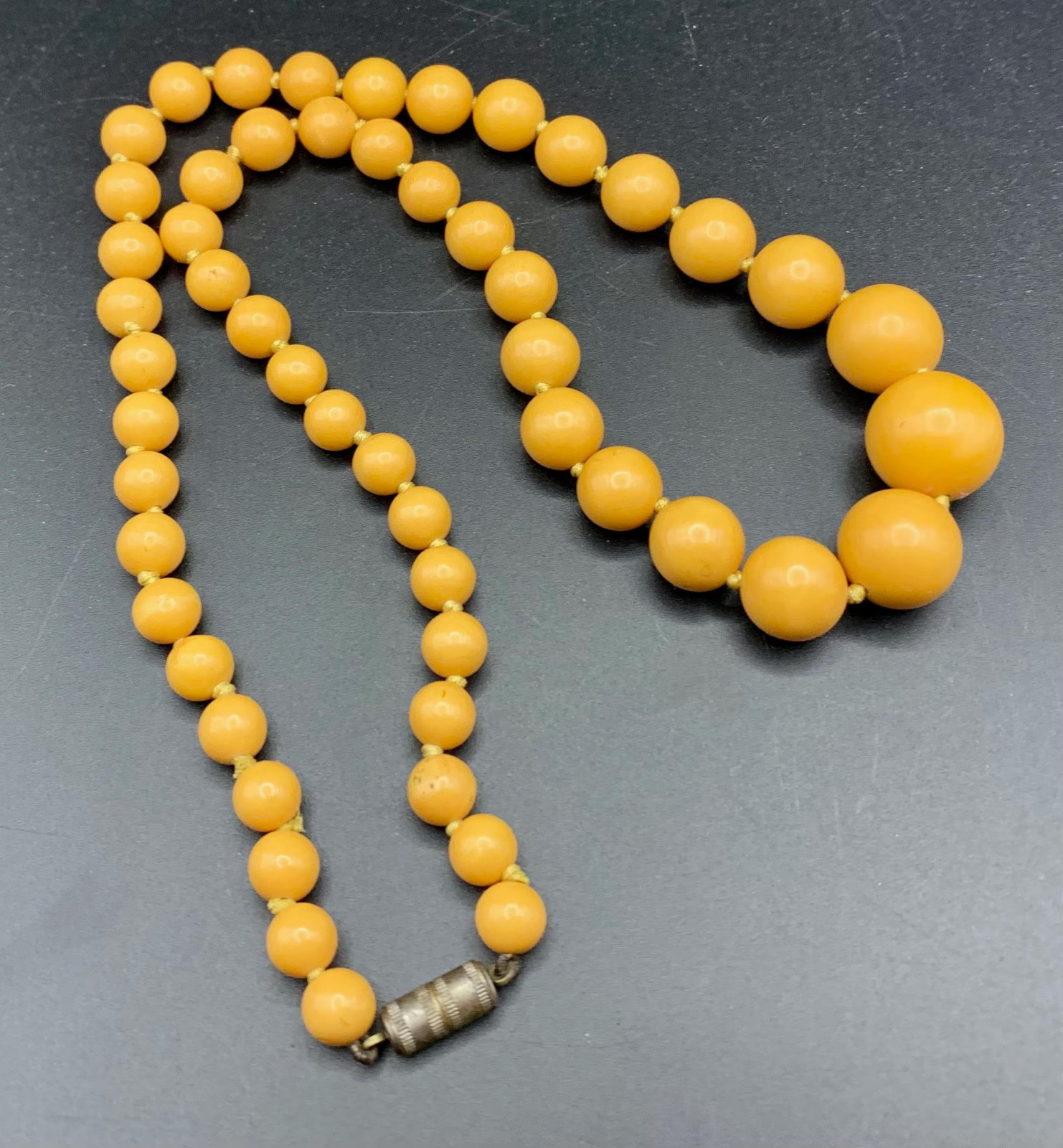 Bakelite Necklace Butterscotch Egg Yolk Graduated Beads Knotted Vtg 18″ Tested