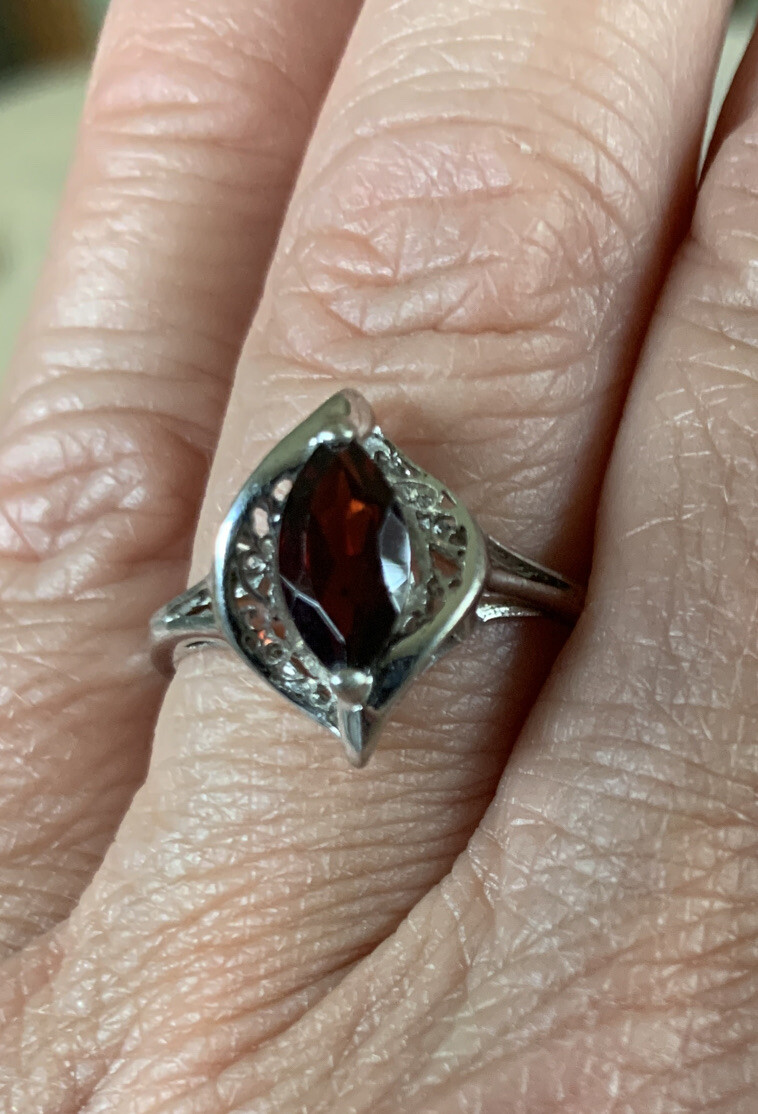 STERLING SILVER MARQUIS GARNET FILIGREE RING SIZE 9 Stamped 925 RJ
