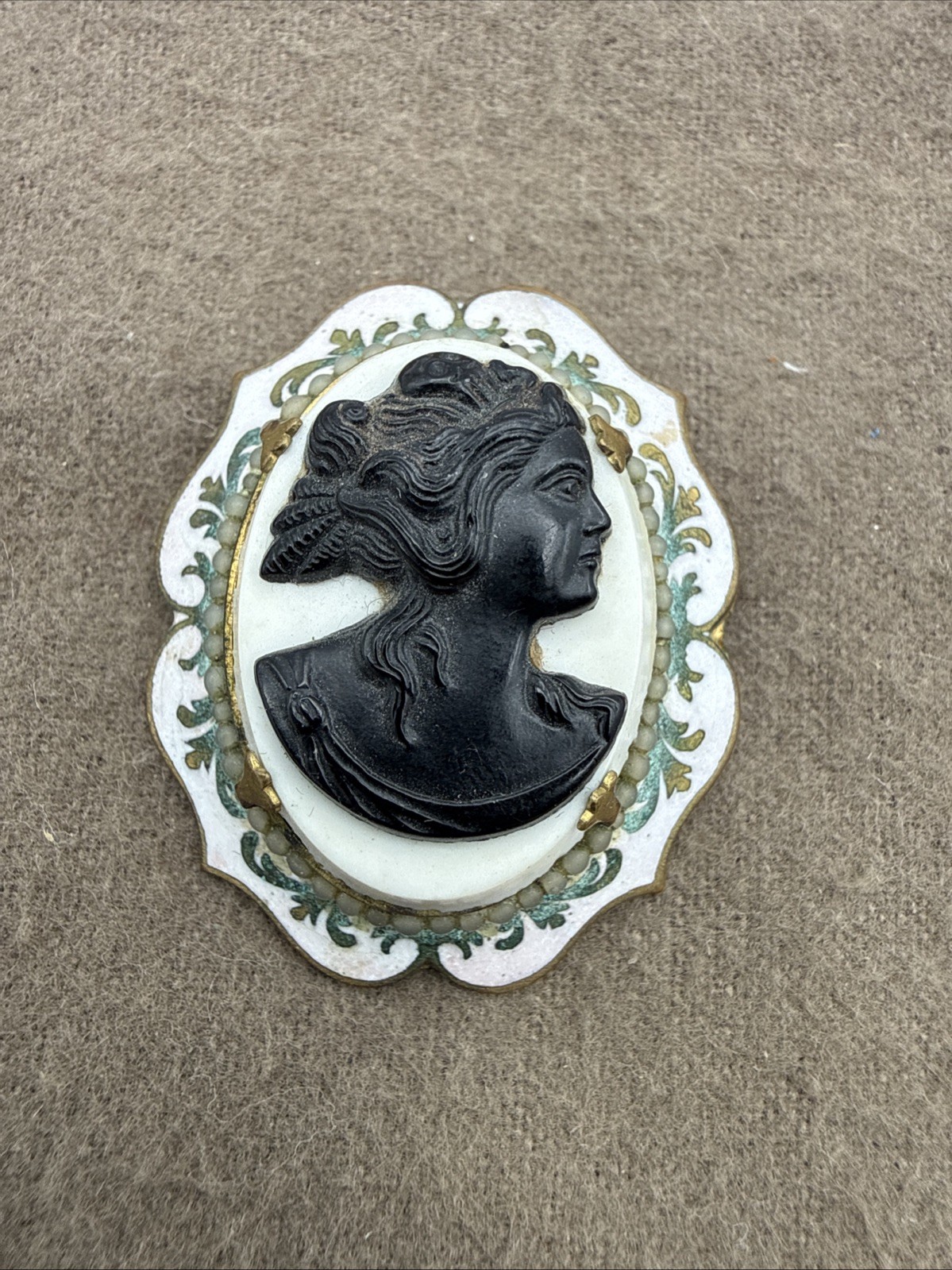 Vintage Cameo Enamel Brooch Pin Gold Tone RARE