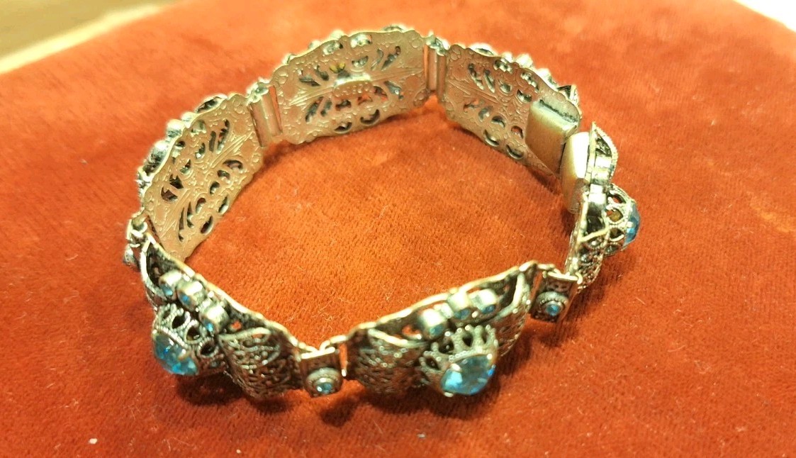 Very Good Looking Antique Czechoslovakia Bracelet from an Estate Marked Czecho