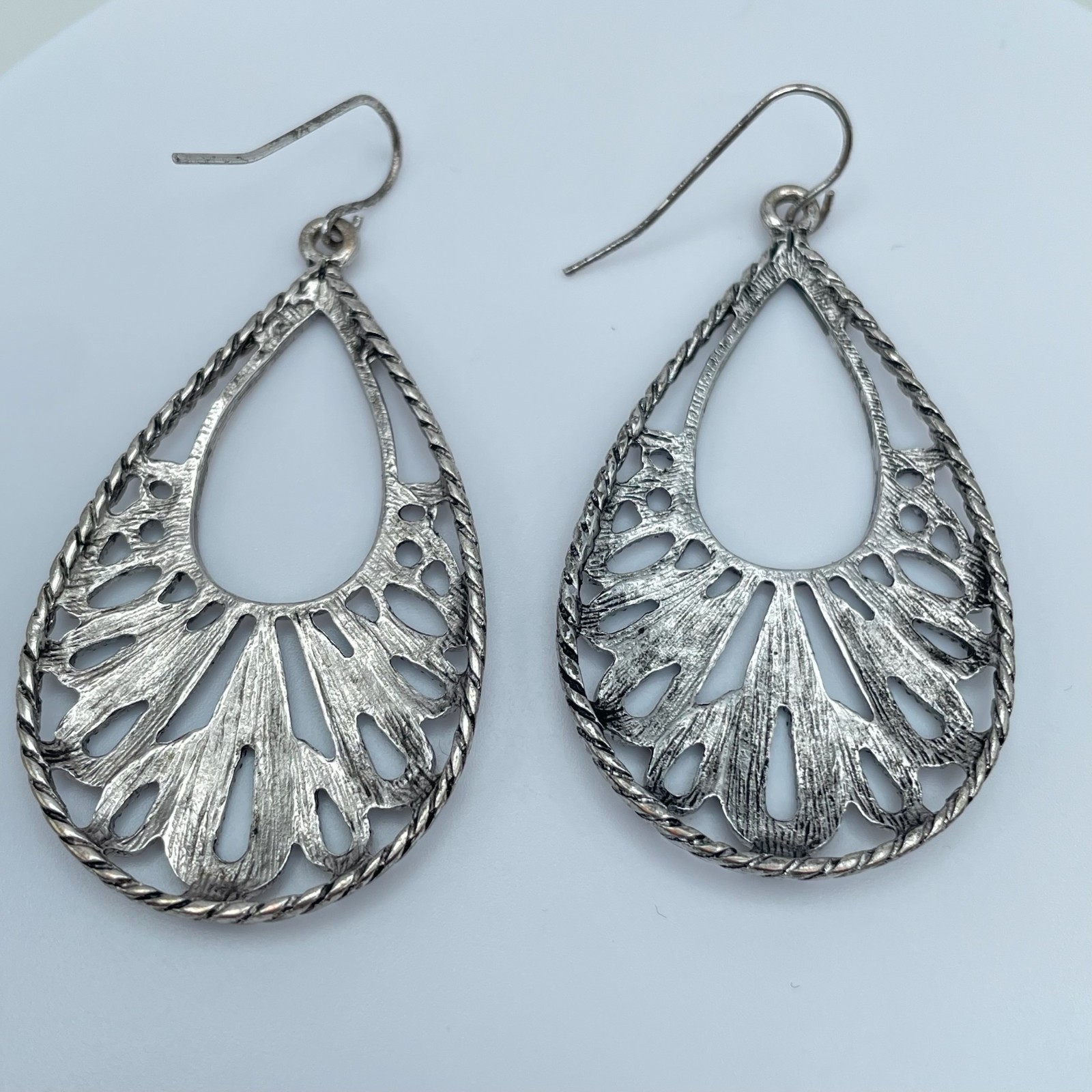 Vintage 90s Silver Tone Filigree Teardrop Dangle Earrings Boho Fashion Jewelry