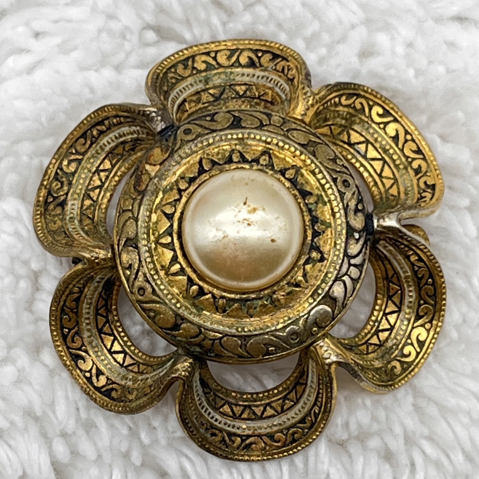 Vintage Ornate Etched Flower Brooch Faux Pearl Center C Clasp 1.5″