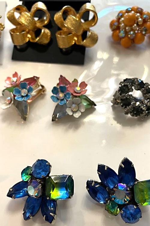 9 PAIR SIGNED VINTAGE EARRINGS CAVINESS KJL KRAMER WEISS CORO RS BOWS FLOWERS