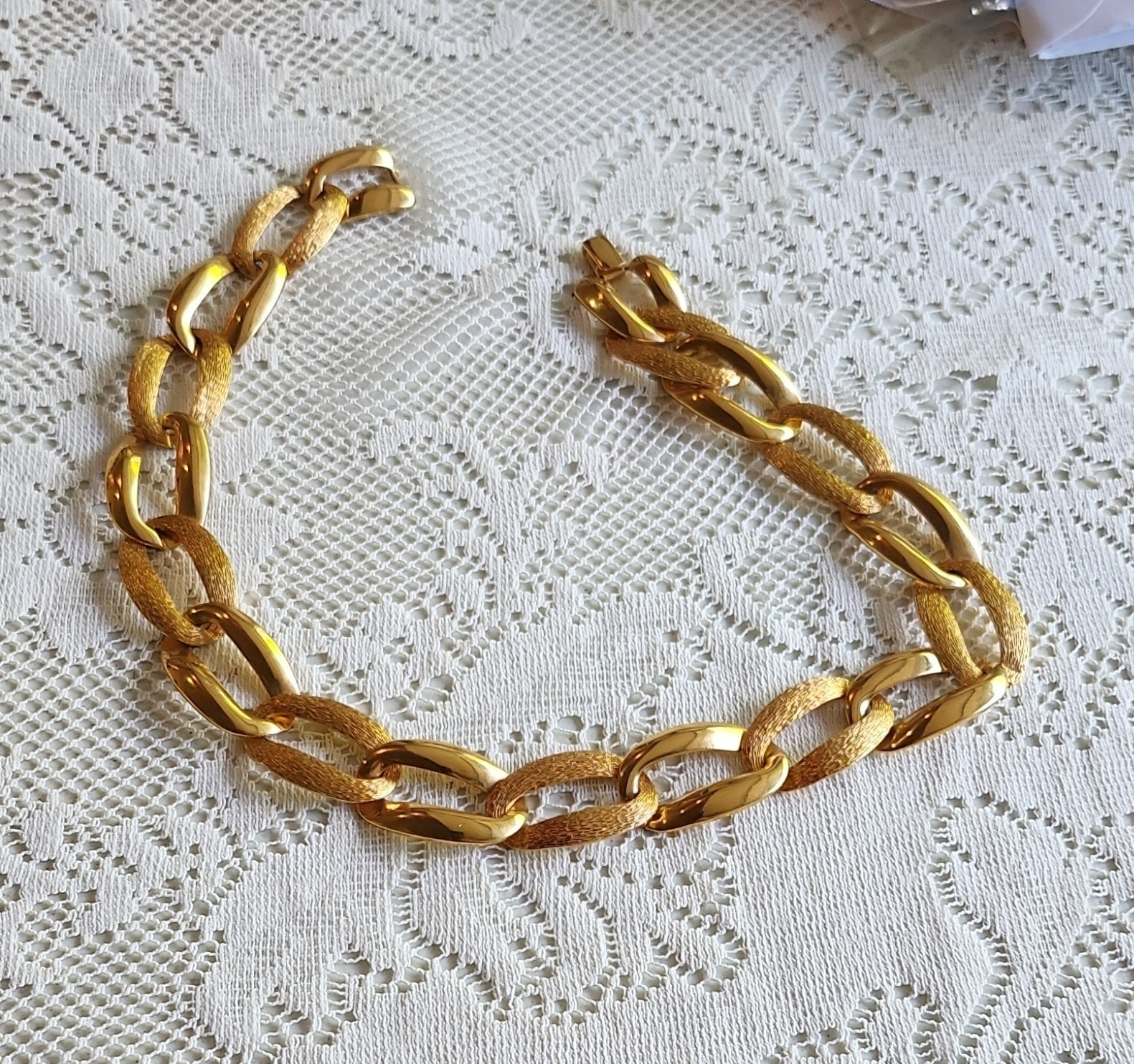 Gold Tone Textured Oval Link Chain Bracelet Box Clasp Unisex Adults Fashion