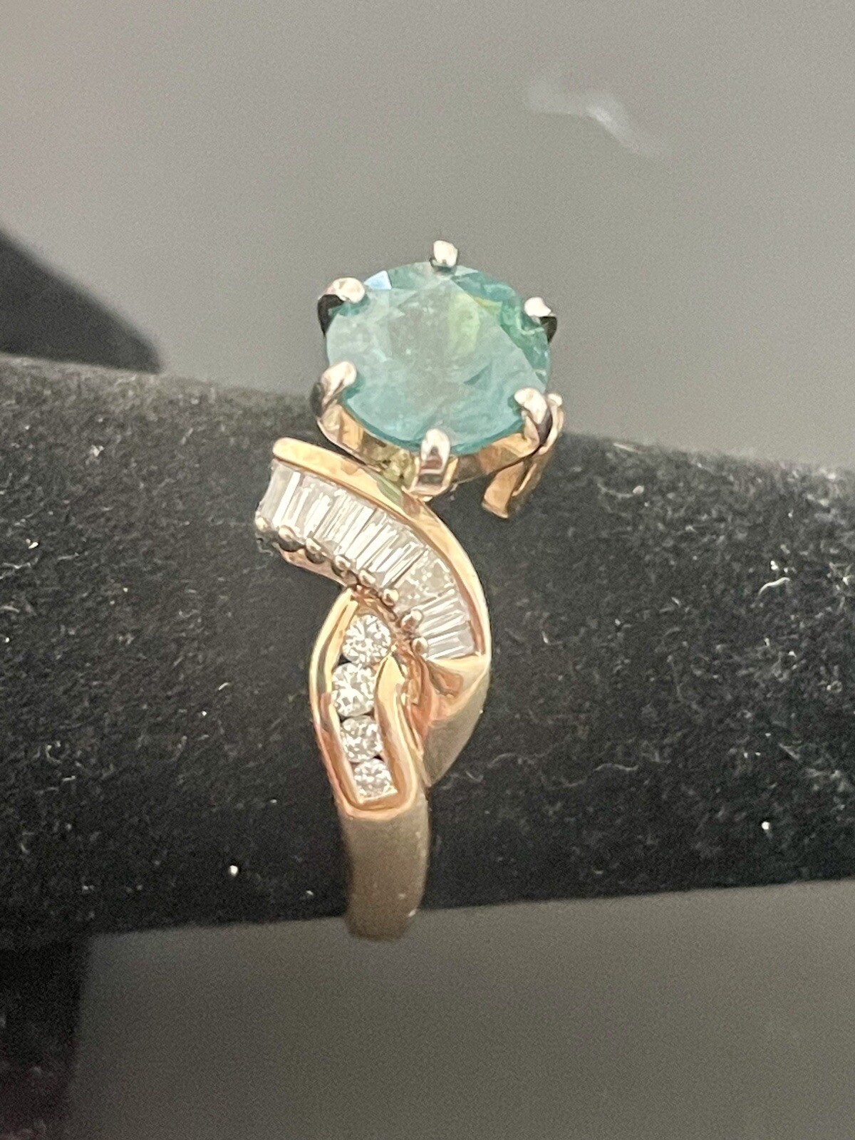 14KT Yellow Gold Turquoise Blue Sapphire and Diamond Ring. Size 7 (S192)