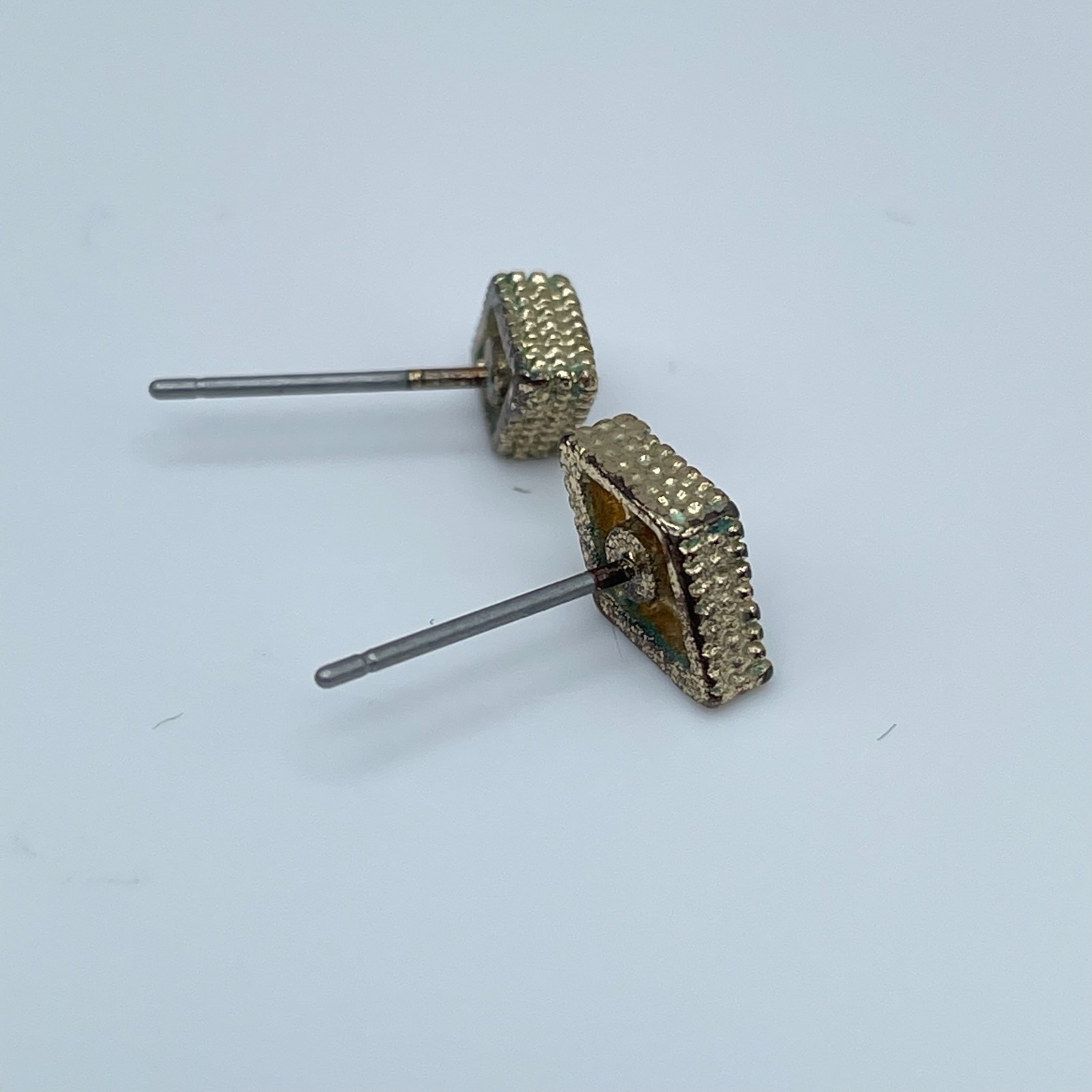 Vintage 90s Gold Tone White Glass Pave Diamond Shape Stud Earrings Fashion Y2K