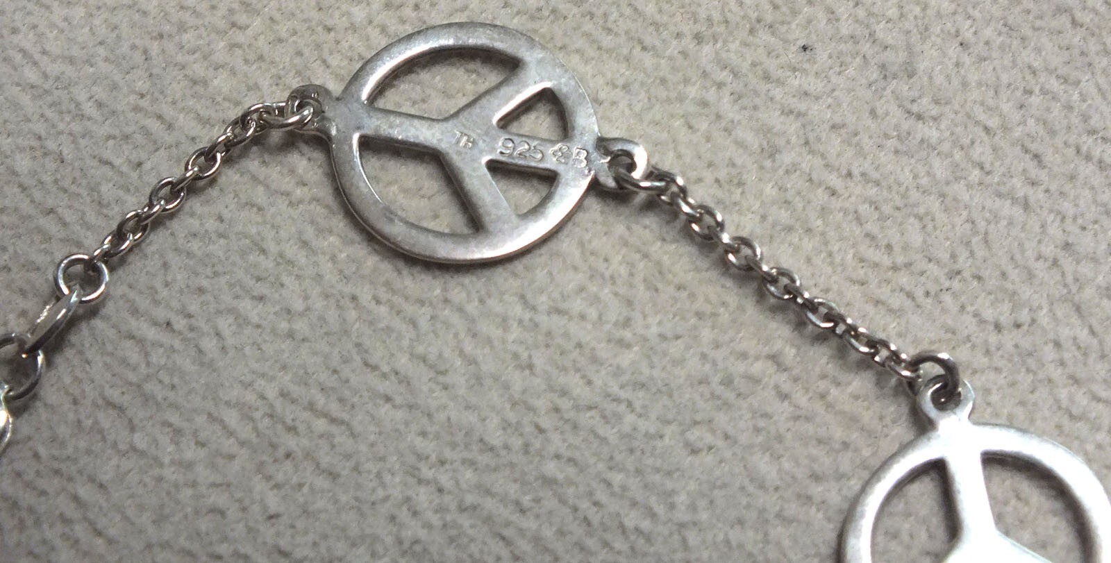 Beautiful Vintage Sterling Silver Peace Signs 925 TH 7″ Bracelet
