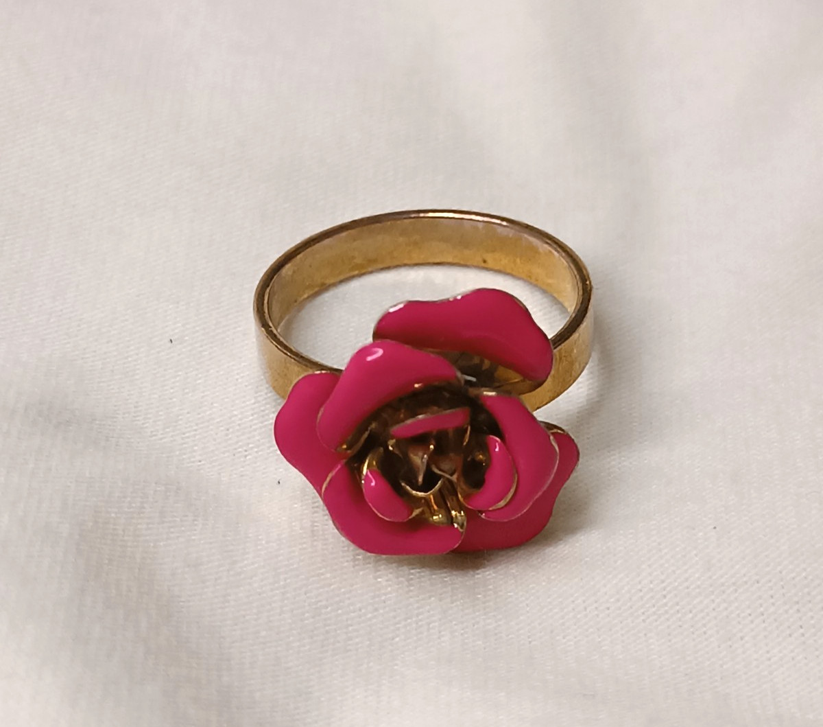 Vintage Rose Ring – Pink Enamel Flower – Size 9.5 – Metal Alloy Band