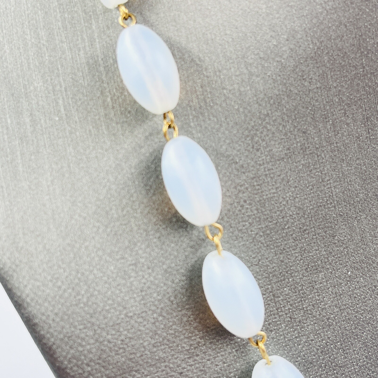 Vintage Art Deco Opaline Opalite Graduated Glass Bead Necklace 21″