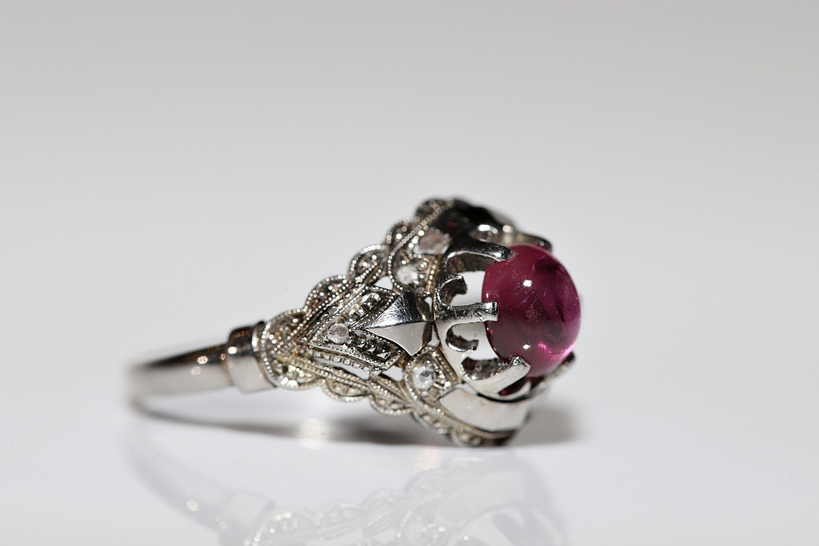 Antique Circa 1920s 18k Gold Natural Cabochon Ruby And Rose Cut Diamond Ring