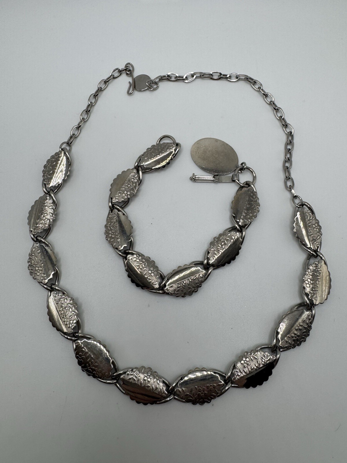 Vintage Silver Tone Necklace & Bracelet Set