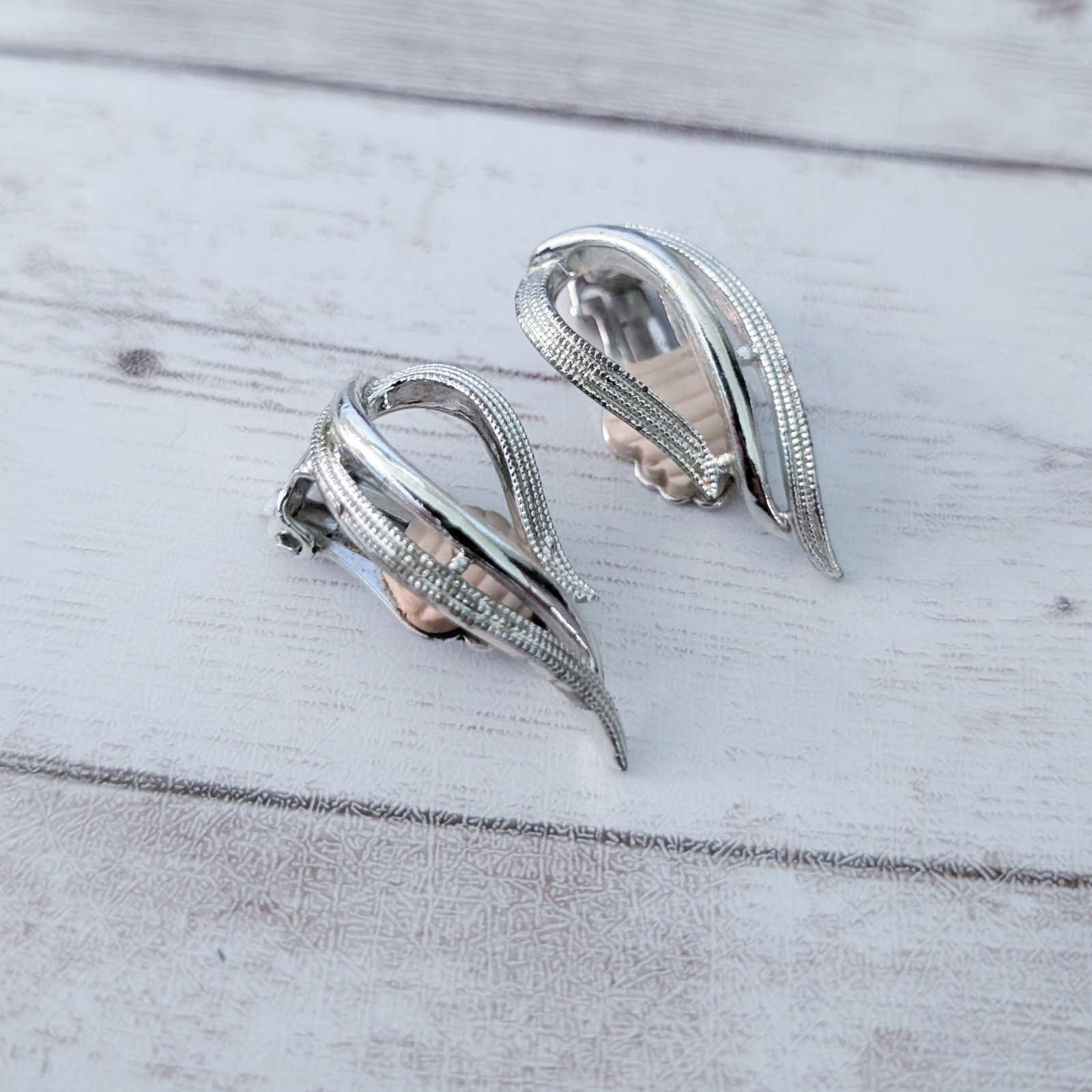 Vintage Sarah Coventry Clip On Earrings Silver Tone – Fair Condition