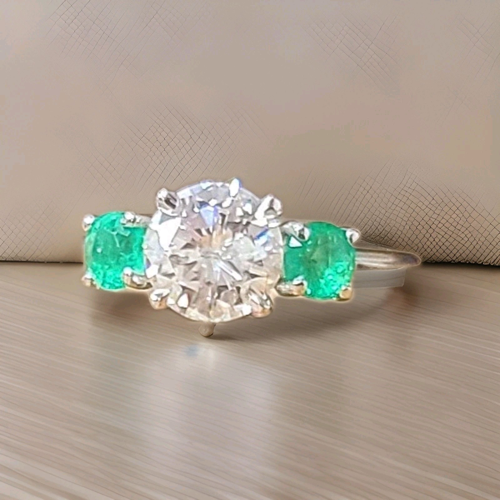 14K White Gold Engagement Ring 1.62CT.Natural Round Cut Diamond Green Emerald