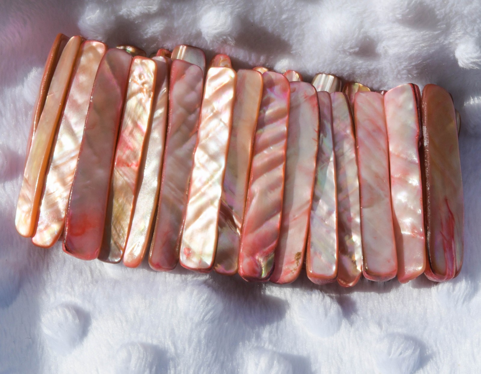 Vintage 1.75″ high Pink Abalone shell bracelet with stretch