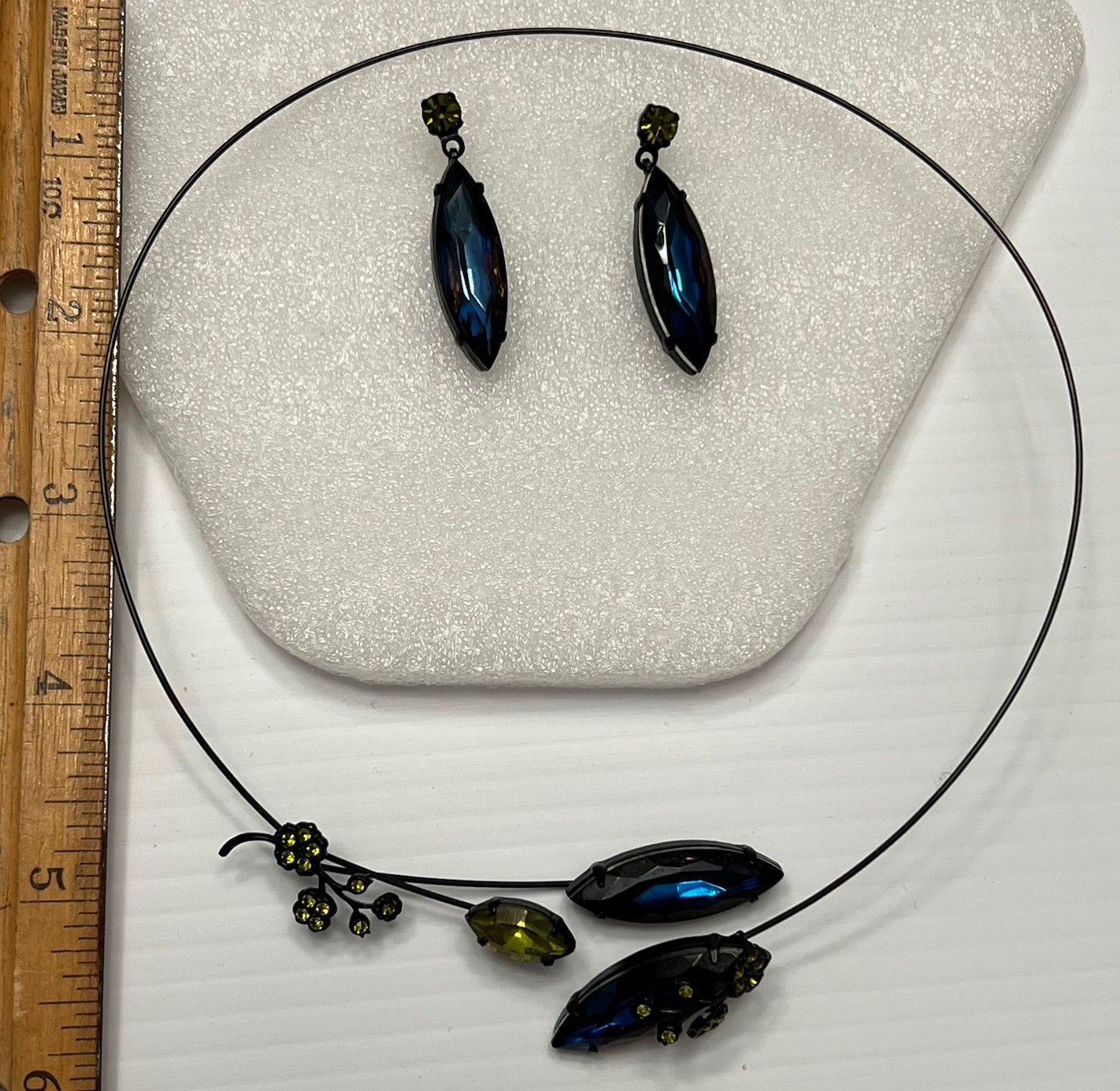 Vtg Set Black Shaped Wire Navy Denim Olive Stone Neck Choker Earring