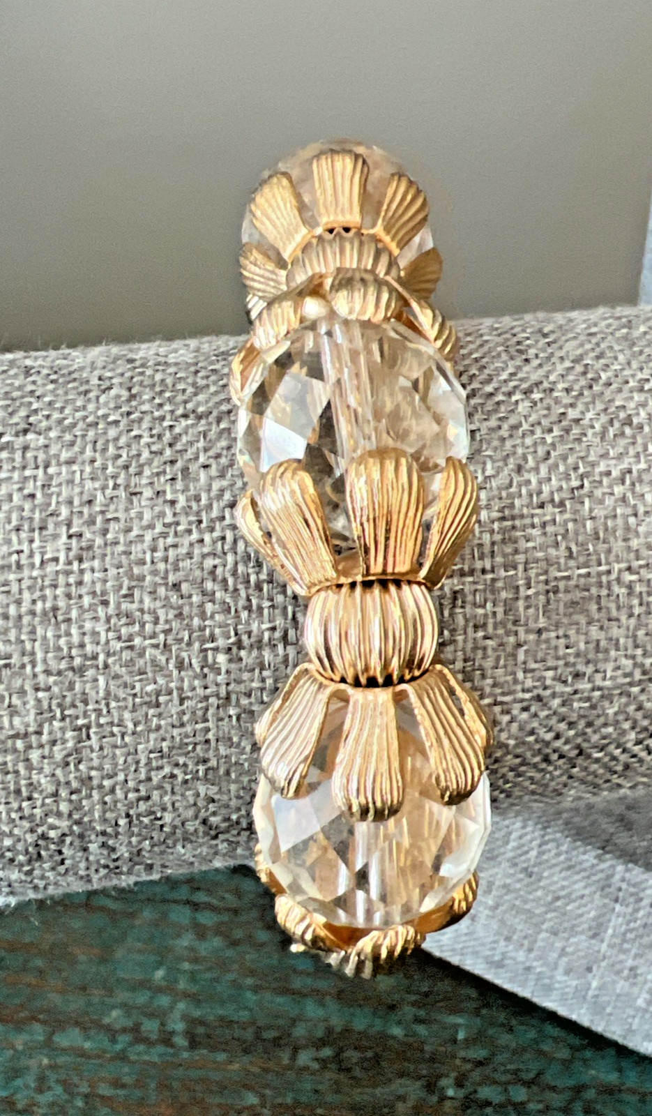 VINTAGE SARAH COVENTRY GOLDEN ICE CLEAR CRYSTAL GOLDTONE BEAD BRACELET 9″ X 3/4″